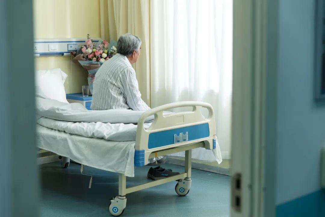 一場車禍，男子四年流淚不止，沒想到因為羊膜關(guān)上了＂淚閘＂