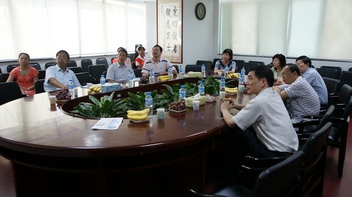 2010年9月15日上海商投集團(tuán)王董、沈董蒞臨我院參觀！